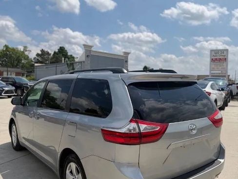 Used 2015 Toyota Sienna LE FWD image 5