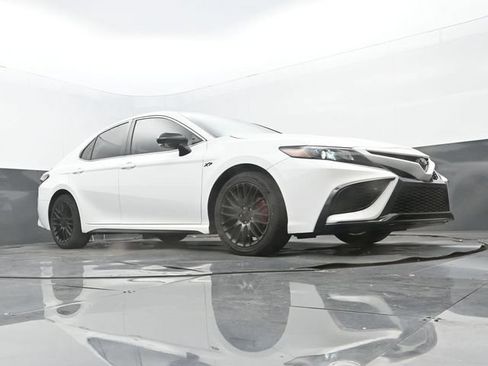 Used 2023 Toyota Camry SE FWD image 9