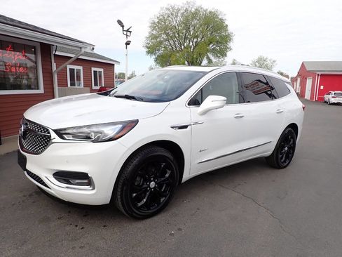 Used 2018 Buick Enclave Avenir w/ Trailering Package AWD/4WD image 3