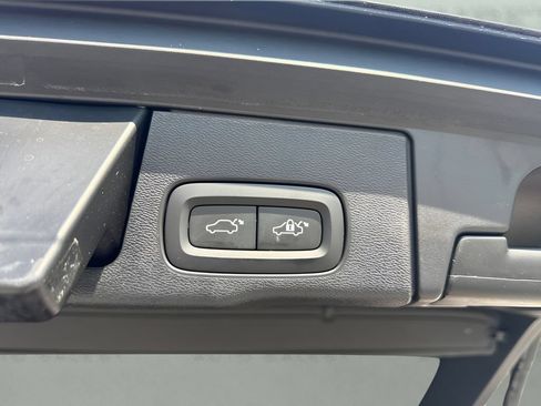 Used 2018 Volvo XC60 T6 Momentum w/ Convenience Package AWD/4WD image 25