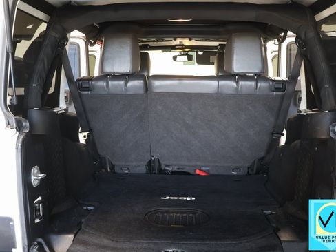 Used 2016 Jeep Wrangler Unlimited Rubicon w/ Max Tow Package image 27