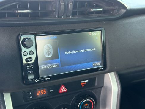 Used 2017 Toyota 86 RWD image 19