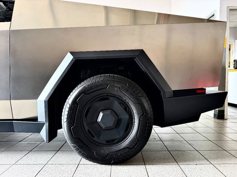 Used 2026 Tesla Cybertruck AWD Crew Cab image 11