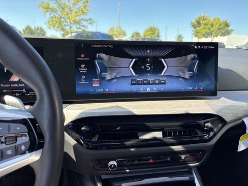 Certified 2025 BMW 330i Sedan RWD image 30