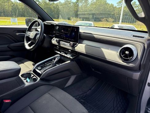 Used 2023 Chevrolet Colorado LT w/ LT Convenience Package image 11