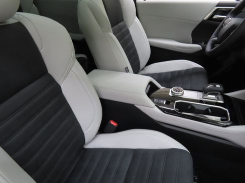 Used 2025 Mitsubishi Outlander SE FWD image 26