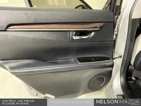 Used 2016 Lexus ES 350 w/ Luxury Package w/Wood Trim FWD image 18