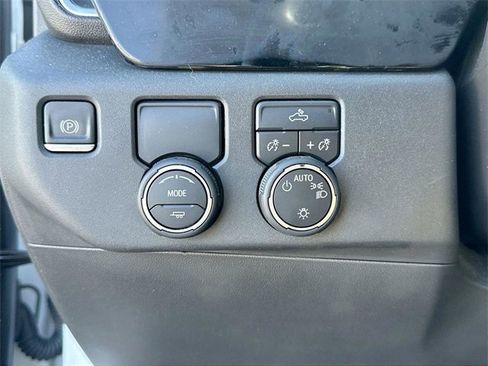 Used 2023 Chevrolet Silverado 1500 LT image 24