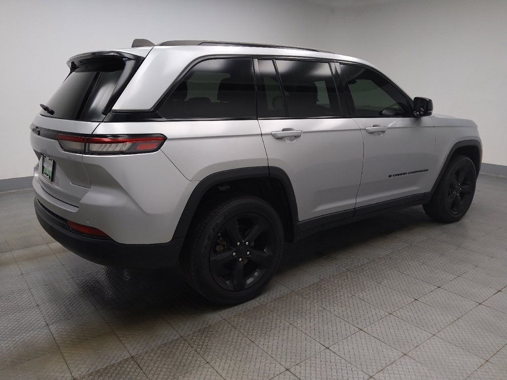 Used 2023 Jeep Grand Cherokee Altitude AWD/4WD image 10
