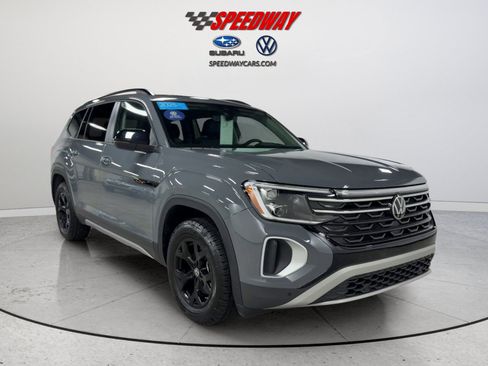Certified 2026 Volkswagen Atlas Peak Edition AWD/4WD image 2