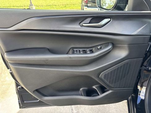 New 2025 Jeep Grand Cherokee Altitude image 37