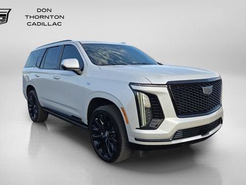 Used 2025 Cadillac Escalade Sport Platinum w/ LPO, ONYX Package AWD/4WD image 7