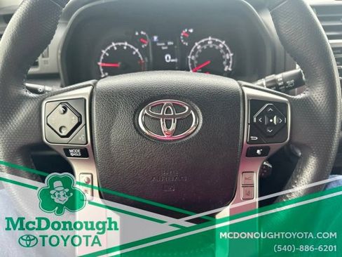 Used 2022 Toyota 4Runner SR5 AWD/4WD image 19