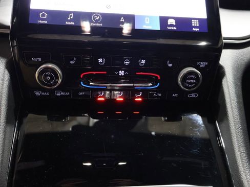 Used 2022 Jeep Grand Cherokee Overland w/ Luxury Tech Group IV image 28