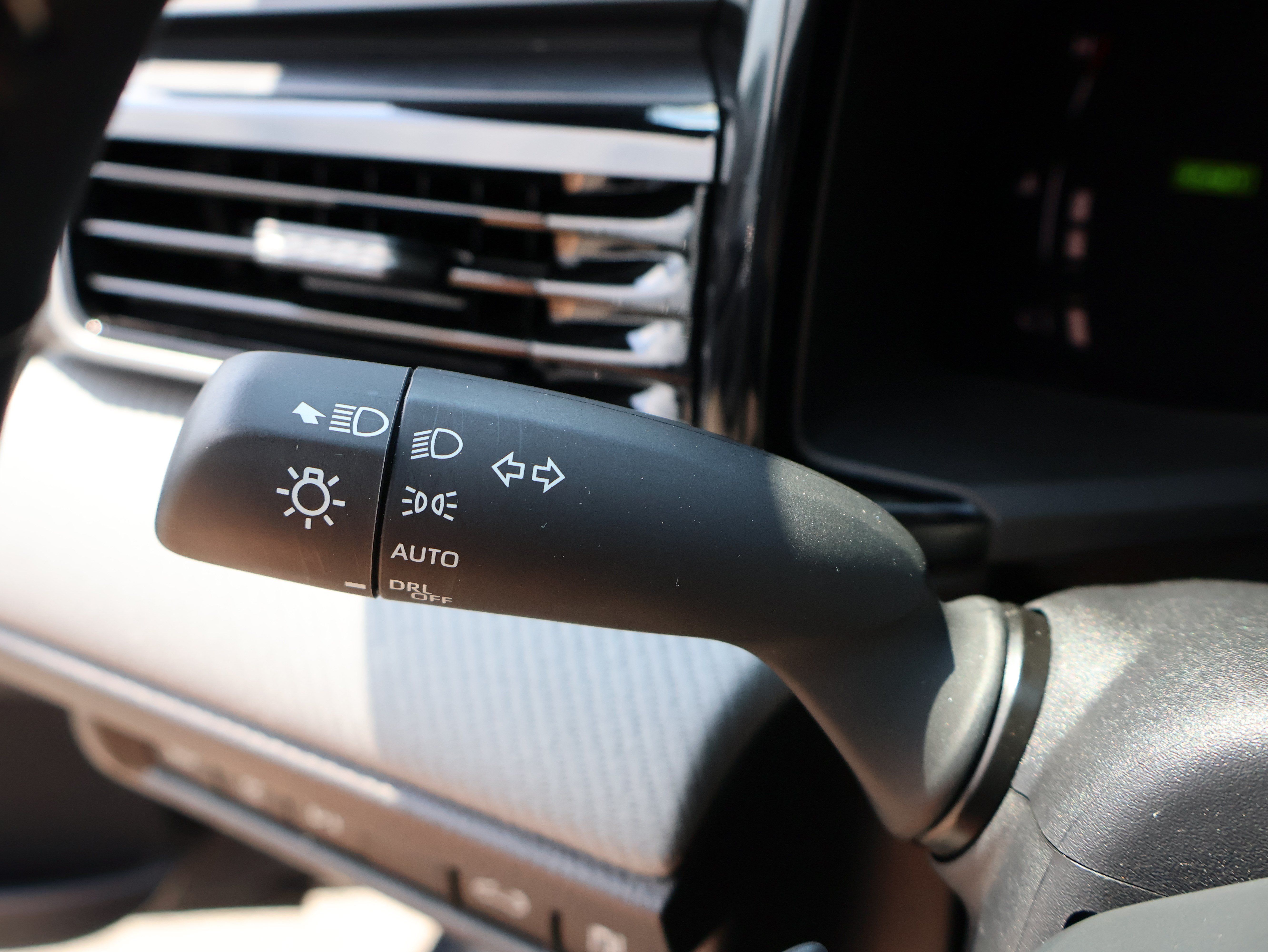 Used 2025 Toyota Camry SE FWD image 28