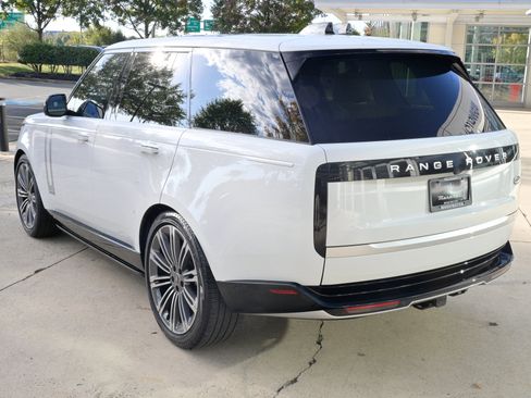 Used 2023 Land Rover Range Rover Autobiography image 7