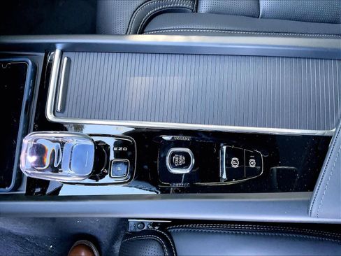 New 2026 Volvo XC60 B5 Ultra w/ Climate Package AWD/4WD image 10