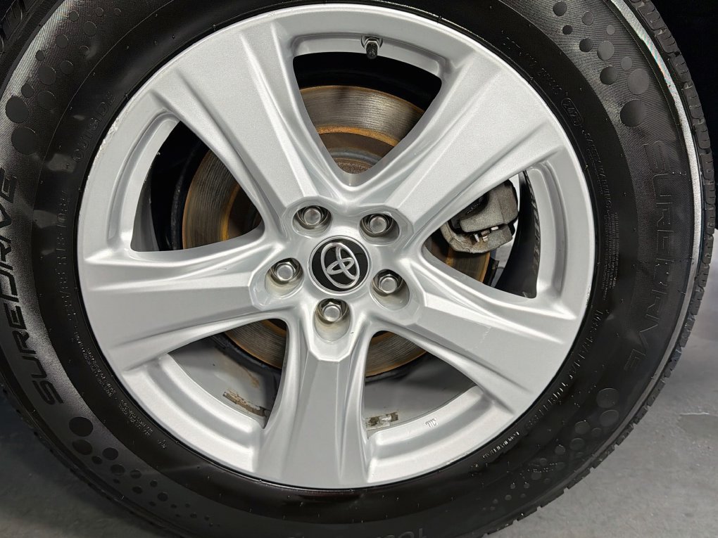 Used 2022 Toyota Highlander LE FWD image 32