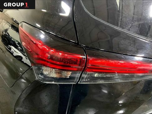 Certified 2021 Toyota Highlander XLE image 29