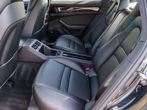 Used 2018 Porsche Panamera 4 image 18
