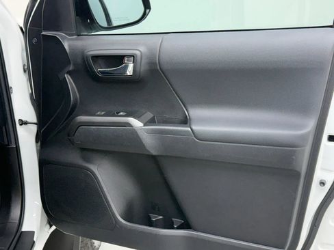 Used 2022 Toyota Tacoma TRD Off-Road image 15