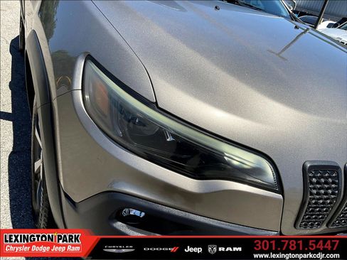 Used 2020 Jeep Cherokee Latitude w/ Quick Order Package 26F North AWD/4WD image 32