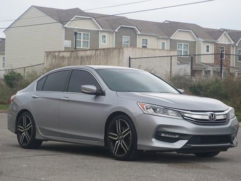 Used 2017 Honda Accord Sport image 3