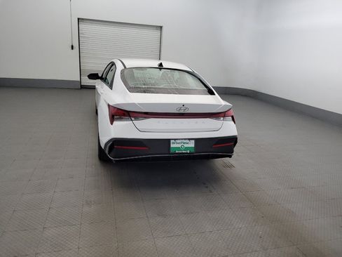 Used 2025 Hyundai Elantra SE w/ Cargo Package FWD image 6