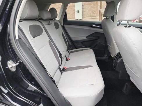 Used 2024 Volkswagen Taos SE image 14