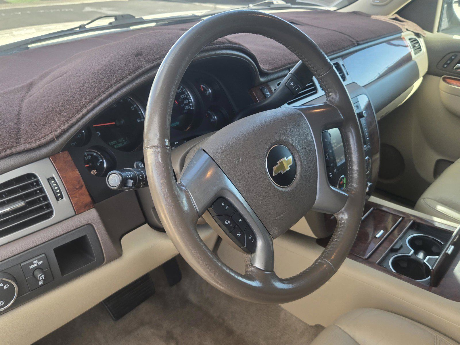 Used 2013 Chevrolet Suburban LTZ RWD image 12
