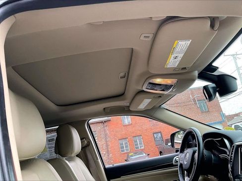 Used 2018 Jeep Grand Cherokee Limited AWD/4WD image 22