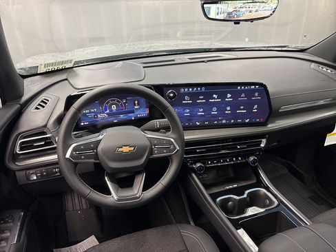 New 2026 Chevrolet Traverse LT w/ Sun and Wheel Package FWD image 28