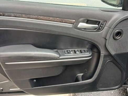 Used 2019 Chrysler 300 Limited image 19