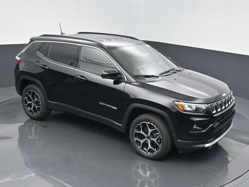 Used 2025 Jeep Compass Limited image 34