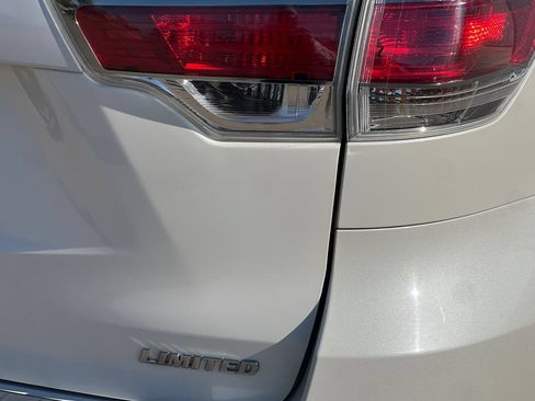 Used 2014 Toyota Highlander Limited Platinum FWD image 24