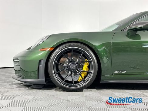 Used 2025 Porsche 911 GT3 RWD image 40