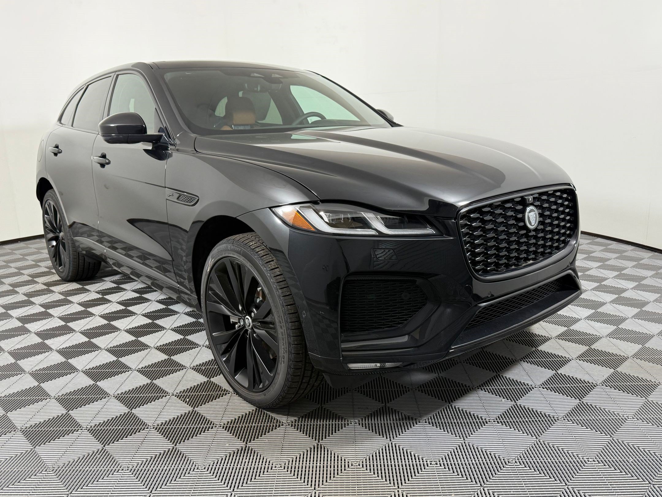 New 2026 Jaguar F-PACE R-Dynamic S AWD/4WD image 7
