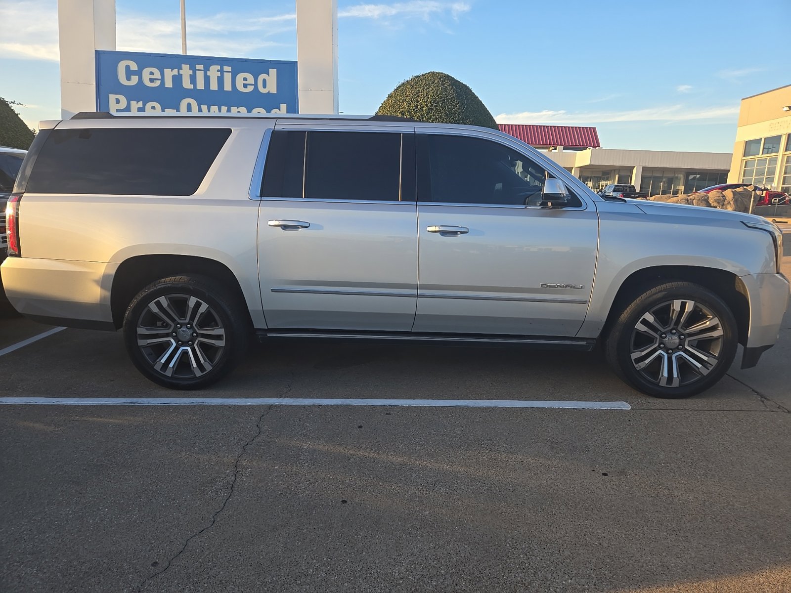 Used 2019 GMC Yukon XL Denali w/ Denali Ultimate Package RWD image 4