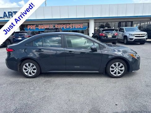 Used 2025 Toyota Corolla LE FWD image 2