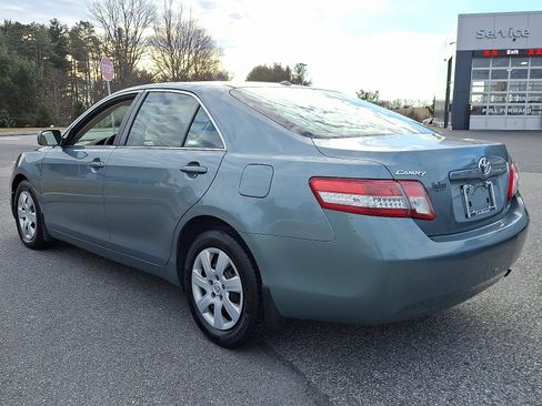 Used 2011 Toyota Camry LE image 5