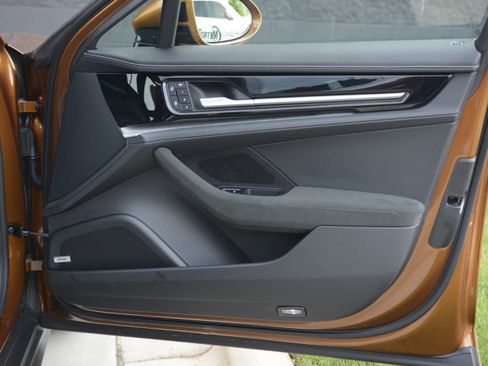 Certified 2025 Porsche Panamera 4 AWD/4WD image 31