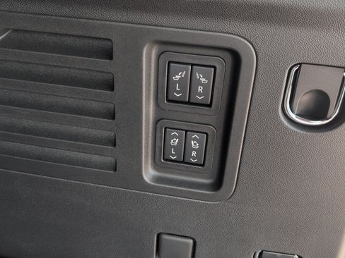 Used 2026 Chevrolet Traverse RS w/ LPO, Floor Liner Package AWD/4WD image 28