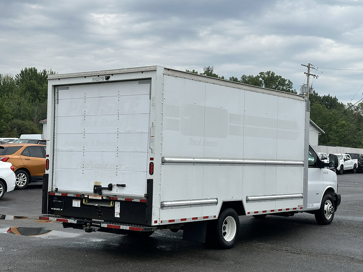 Used 2021 GMC Savana 3500 Extended w/ Power Convenience Package RWD image 2