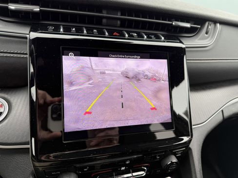 Used 2024 Jeep Grand Cherokee L Laredo image 25