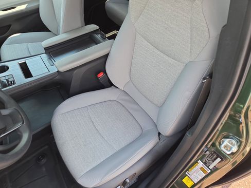 Used 2025 Toyota Sienna LE w/ LE Plus Package AWD/4WD image 13