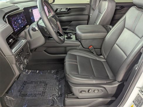 Used 2025 Chevrolet Tahoe RST w/ RST Performance Edition image 9