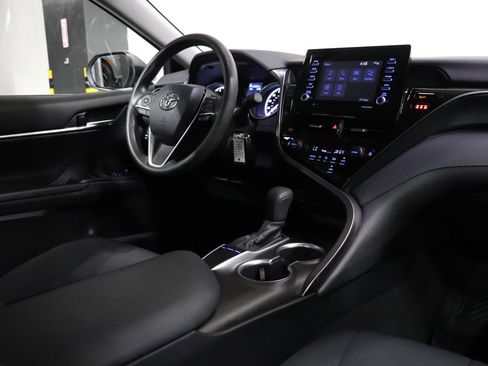 Used 2022 Toyota Camry LE image 27