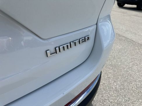 Used 2024 Jeep Grand Cherokee Limited image 7