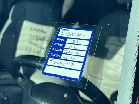 Used 2024 Kia Telluride SX Prestige w/ Towing Package image 11