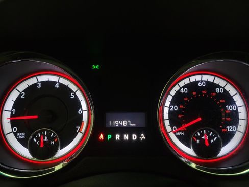 Used 2014 Dodge Grand Caravan SXT image 23